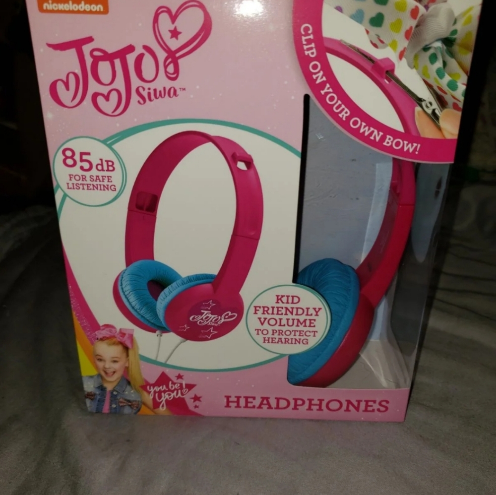 Jojo headphones
